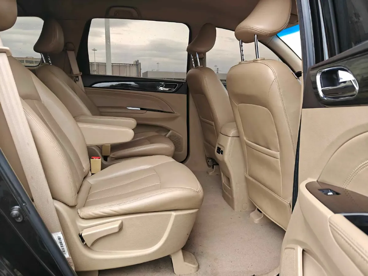 2016 BaoJun 560 1.5T 150HP L4 6MT,autocango,china used car exporter,china ev exporter,chinese used car exporter,chinese used ev exporter