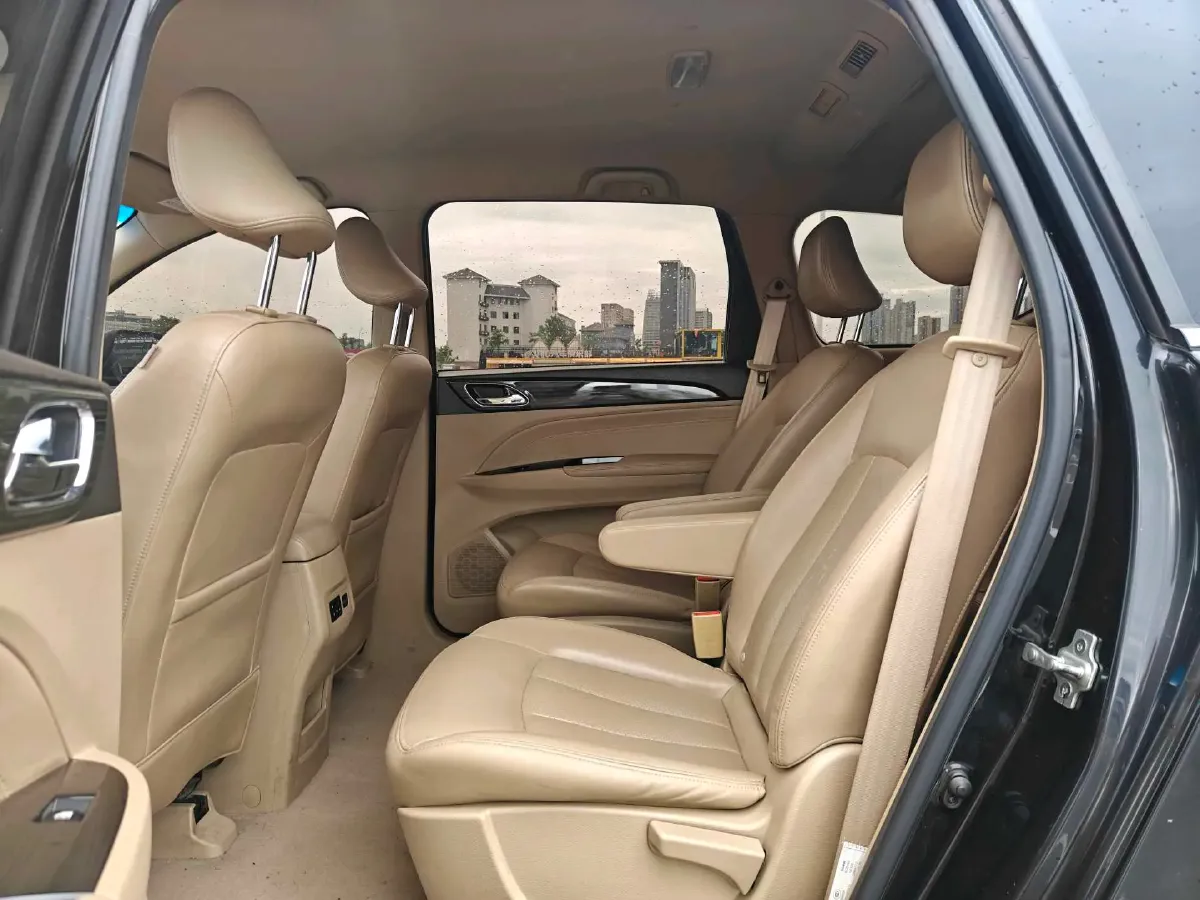 2016 BaoJun 560 1.5T 150HP L4 6MT,autocango,china used car exporter,china ev exporter,chinese used car exporter,chinese used ev exporter