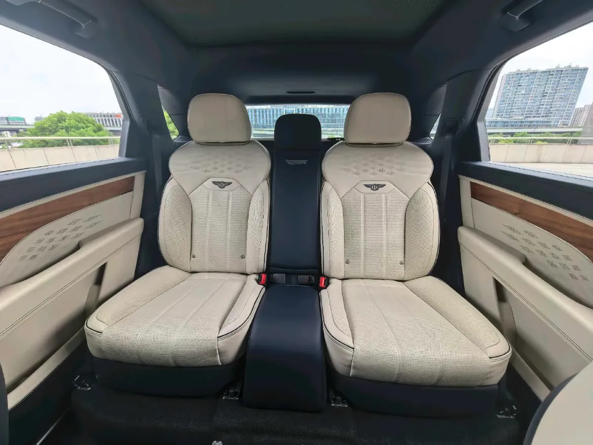 2023 Bentley Bentayga 4.0T 550HP V8 8AT,autocango,china used car exporter,china ev exporter,chinese used car exporter,chinese used ev exporter