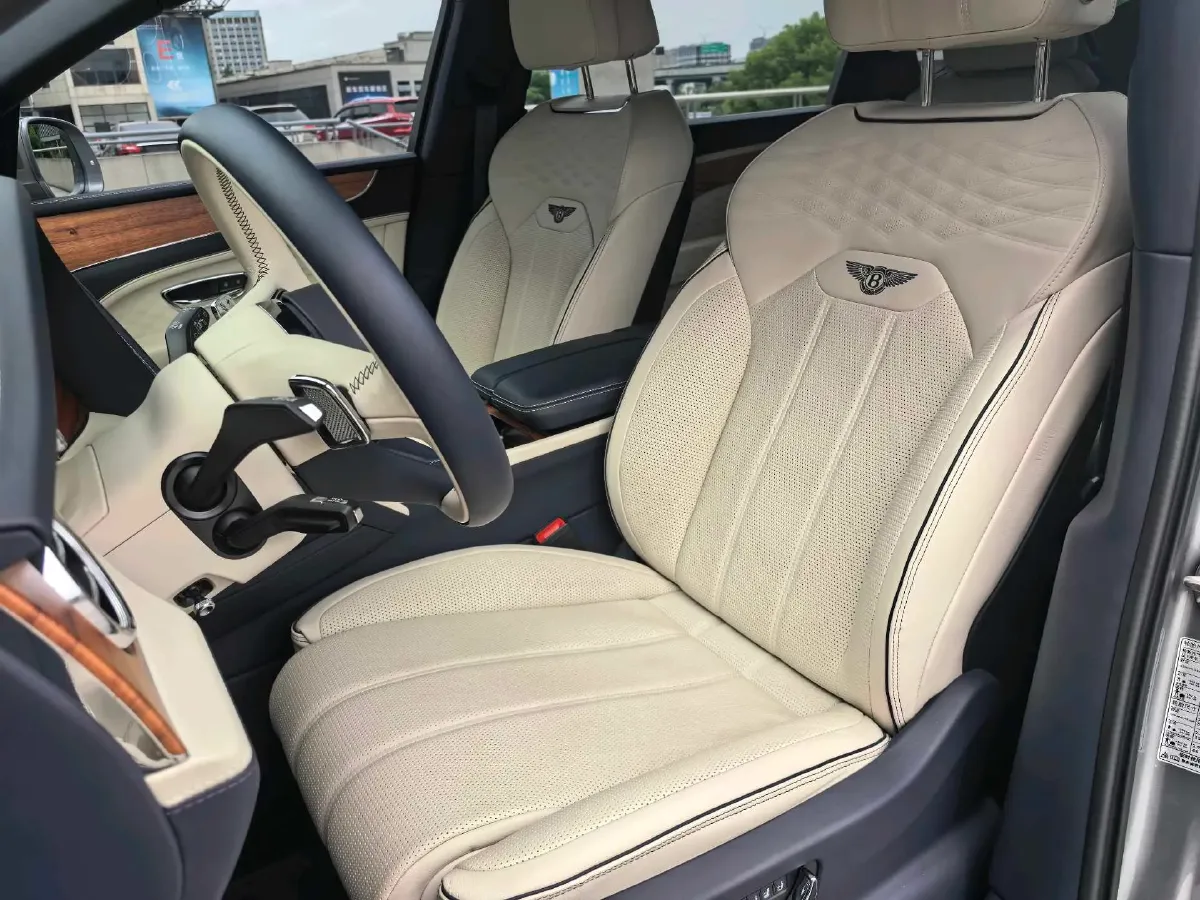 2023 Bentley Bentayga 4.0T 550HP V8 8AT,autocango,china used car exporter,china ev exporter,chinese used car exporter,chinese used ev exporter