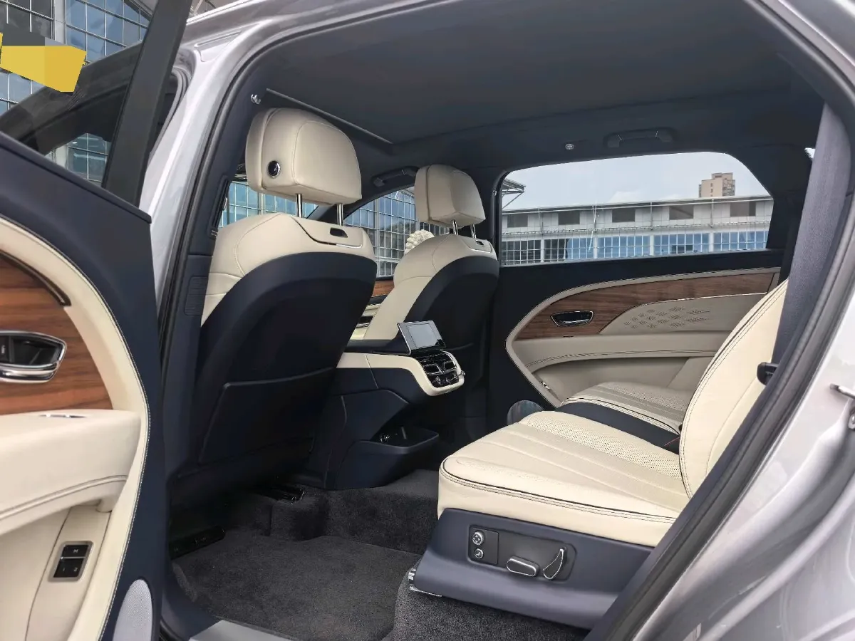 2023 Bentley Bentayga 4.0T 550HP V8 8AT,autocango,china used car exporter,china ev exporter,chinese used car exporter,chinese used ev exporter