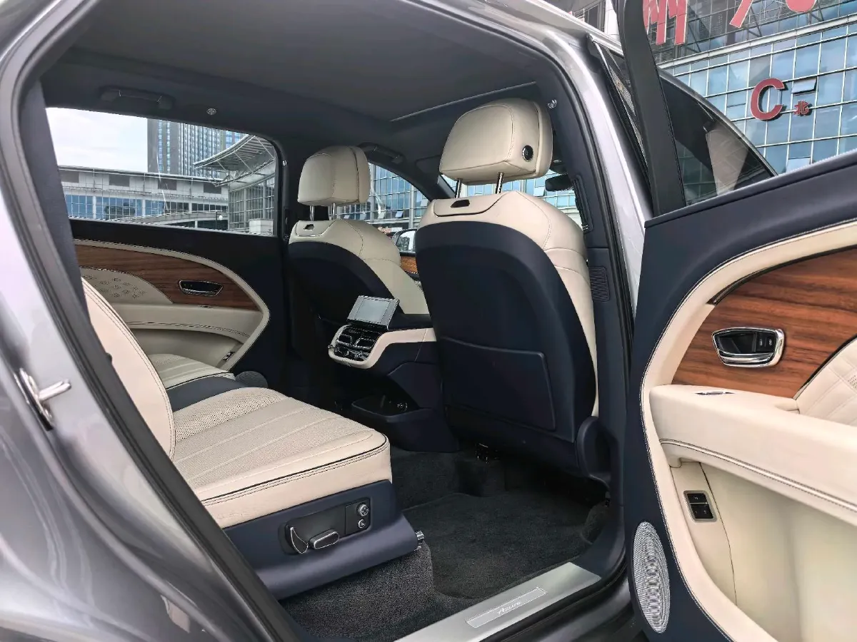 2023 Bentley Bentayga 4.0T 550HP V8 8AT,autocango,china used car exporter,china ev exporter,chinese used car exporter,chinese used ev exporter
