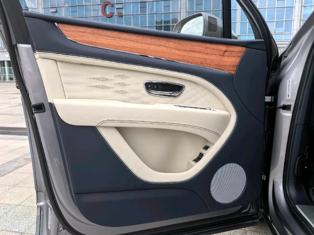 2023 Bentley Bentayga 4.0T 550HP V8 8AT,autocango,china used car exporter,china ev exporter,chinese used car exporter,chinese used ev exporter