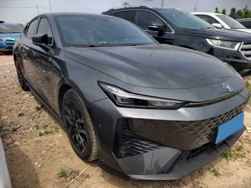 2024 ChangAn UNI-V 1.5T 188HP L4 7DCT,autocango,china used car exporter,china ev exporter,chinese used car exporter,chinese used ev exporter