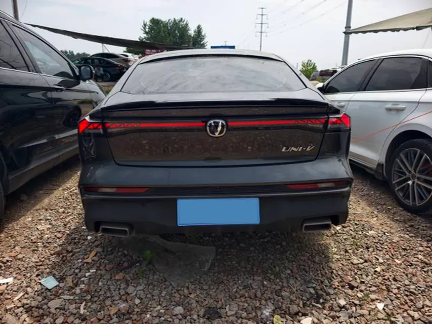 2024 ChangAn UNI-V 1.5T 188HP L4 7DCT,autocango,china used car exporter,china ev exporter,chinese used car exporter,chinese used ev exporter