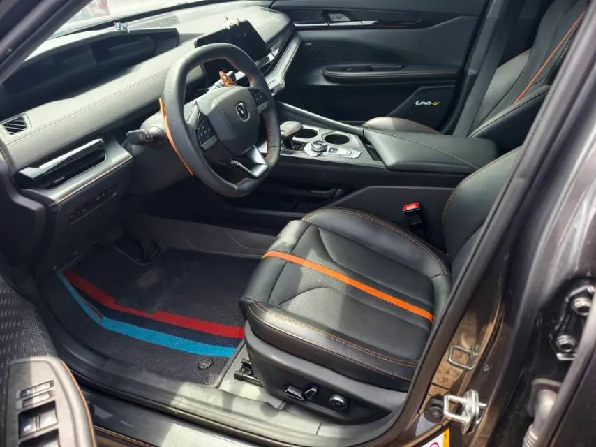 2024 ChangAn UNI-V 1.5T 188HP L4 7DCT,autocango,china used car exporter,china ev exporter,chinese used car exporter,chinese used ev exporter