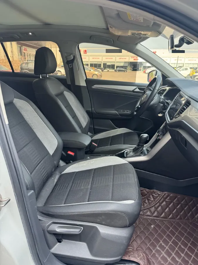 2021 Volkswagen T-Roc 1.4T 150HP L4 7DCT,autocango,china used car exporter,china ev exporter,chinese used car exporter,chinese used ev exporter