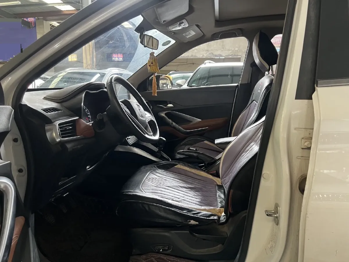 2019 BaoJun 730 1.5L 105HP L4 6MT,autocango,china used car exporter,china ev exporter,chinese used car exporter,chinese used ev exporter