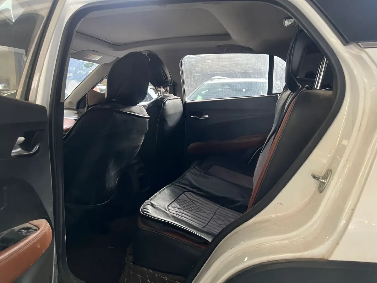 2019 BaoJun 730 1.5L 105HP L4 6MT,autocango,china used car exporter,china ev exporter,chinese used car exporter,chinese used ev exporter