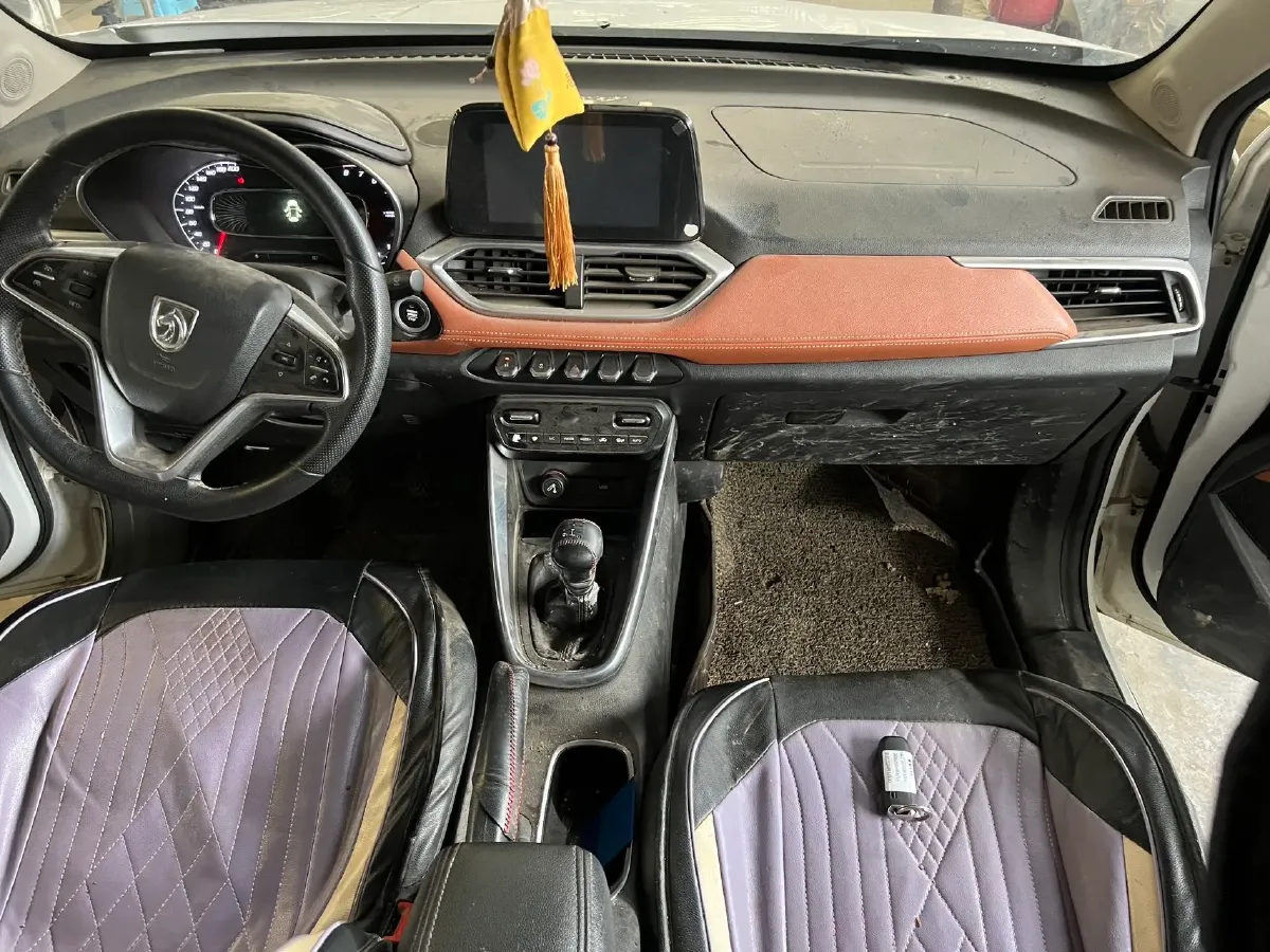 2019 BaoJun 730 1.5L 105HP L4 6MT,autocango,china used car exporter,china ev exporter,chinese used car exporter,chinese used ev exporter