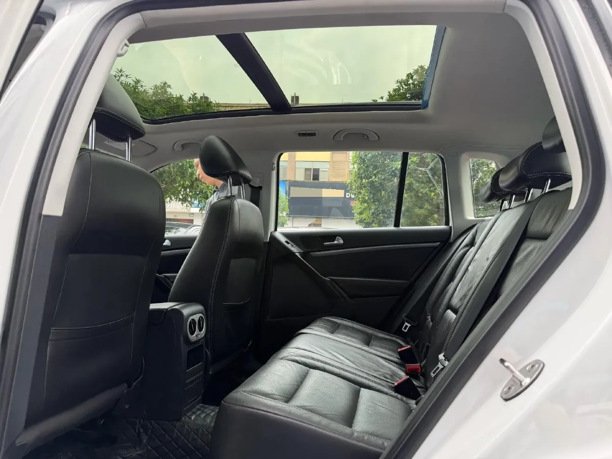 2015 Volkswagen Tiguan 1.8T 160HP L4 6AT,autocango,china used car exporter,china ev exporter,chinese used car exporter,chinese used ev exporter