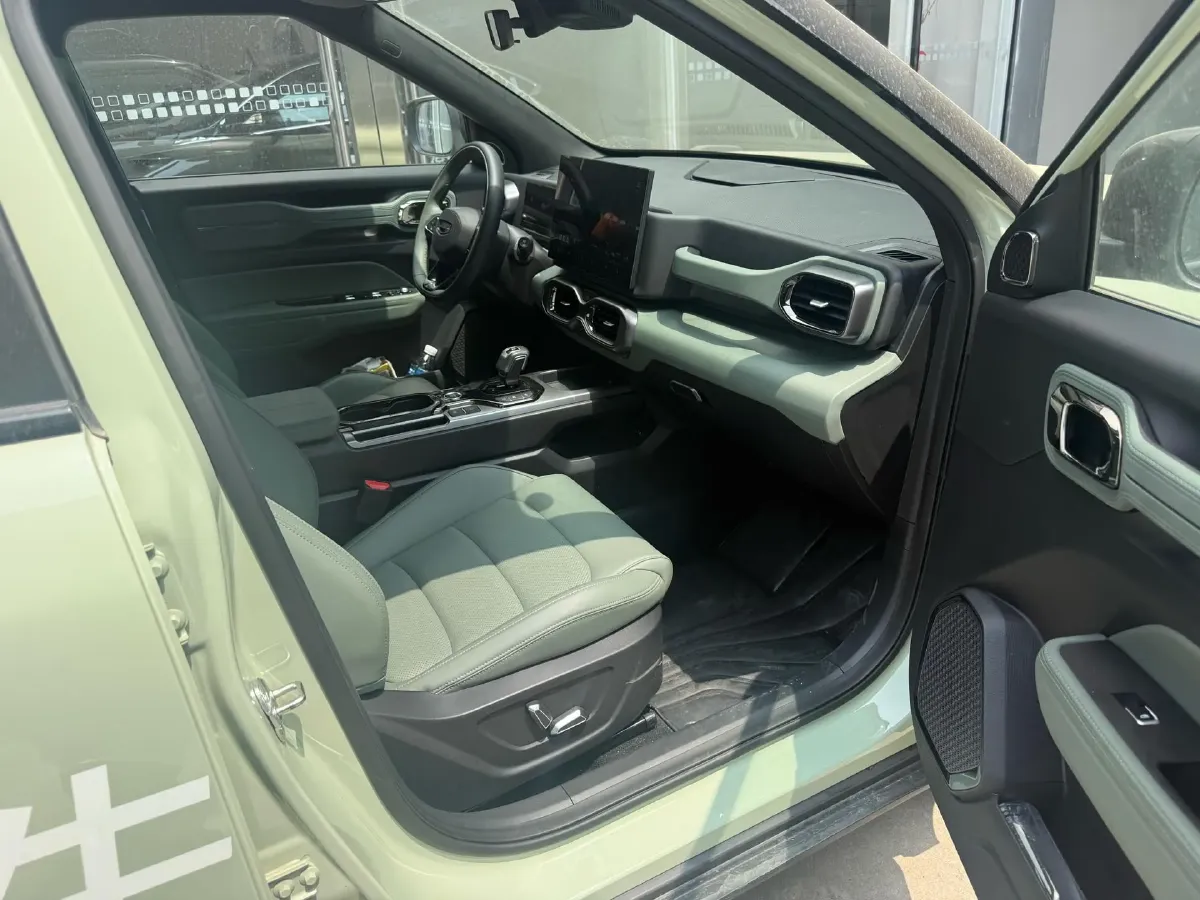 2025 Geely Cowboy 1.5T 181HP L4 7DCT,autocango,china used car exporter,china ev exporter,chinese used car exporter,chinese used ev exporter