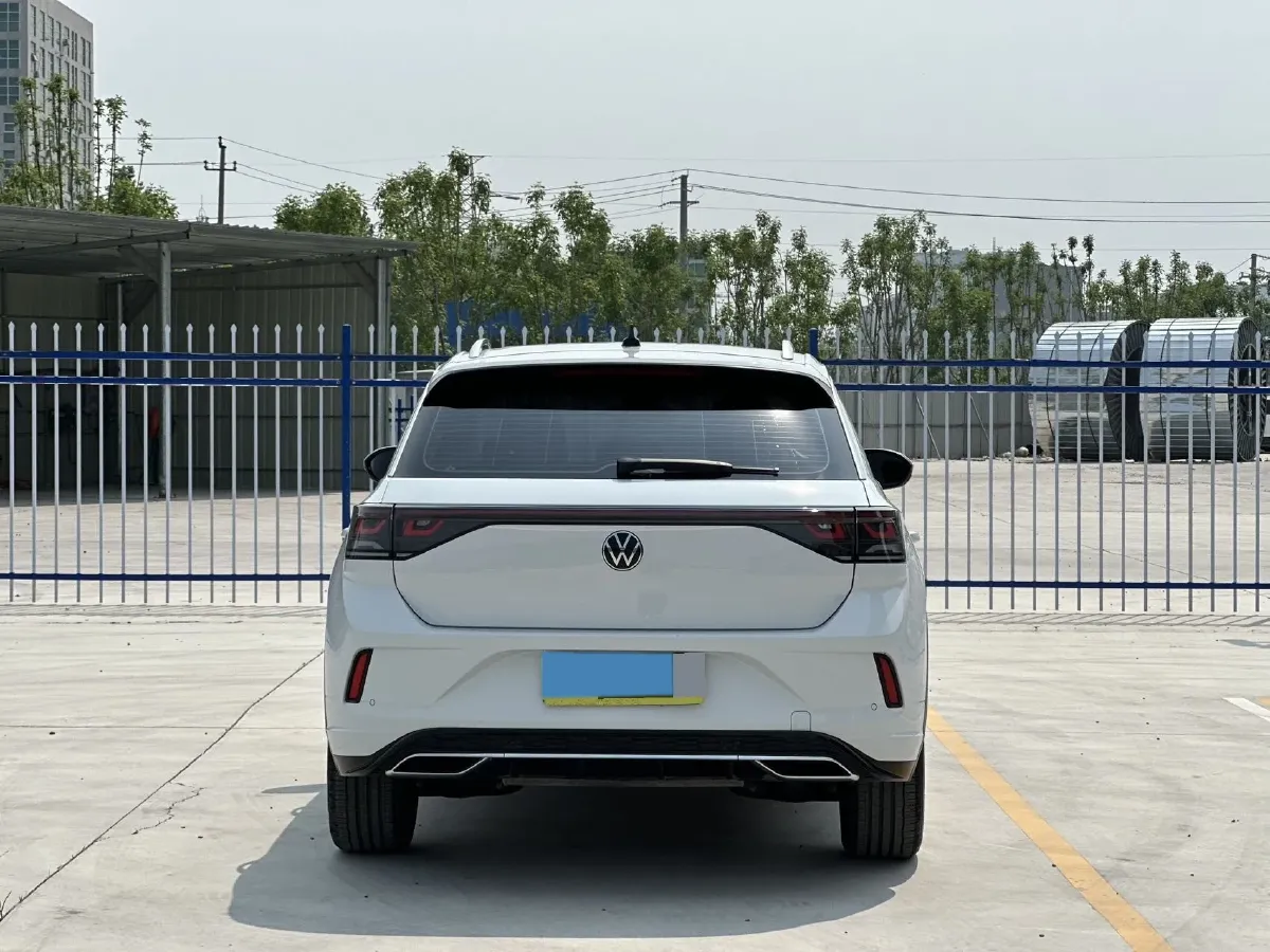 2023 Volkswagen T-Roc 1.5T 160HP L4 7DCT,autocango,china used car exporter,china ev exporter,chinese used car exporter,chinese used ev exporter