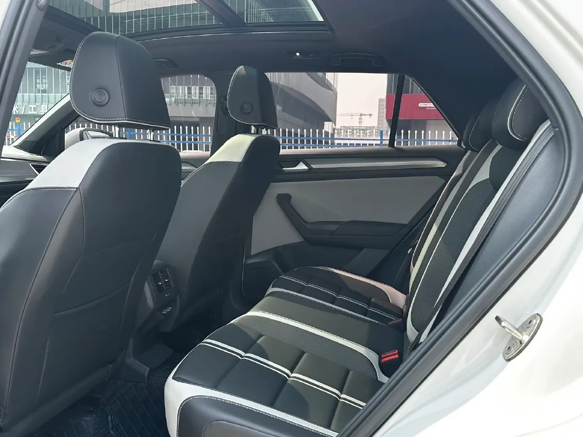 2023 Volkswagen T-Roc 1.5T 160HP L4 7DCT,autocango,china used car exporter,china ev exporter,chinese used car exporter,chinese used ev exporter