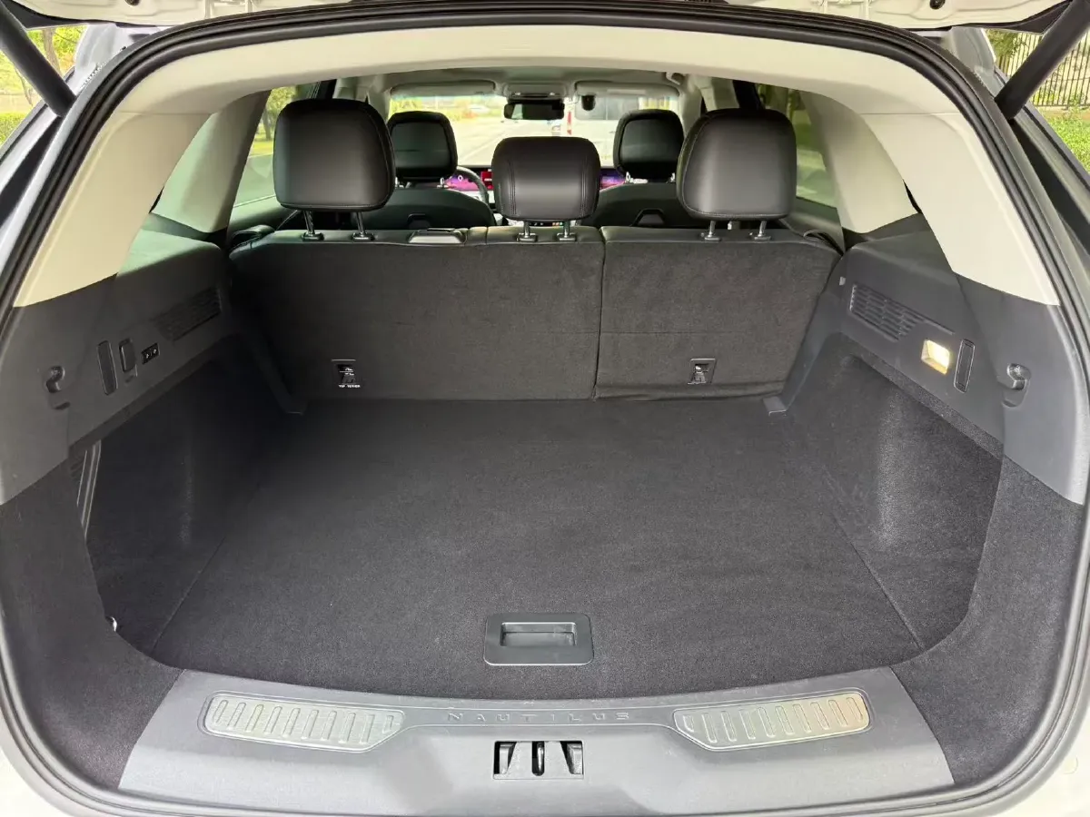 2023 Lincoln Nautilus 2.0T 261HP L4 8AT,autocango,china used car exporter,china ev exporter,chinese used car exporter,chinese used ev exporter