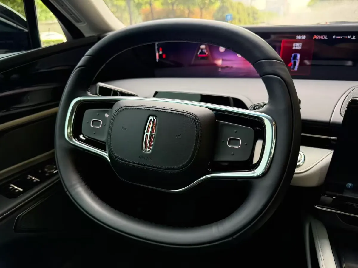 2023 Lincoln Nautilus 2.0T 261HP L4 8AT,autocango,china used car exporter,china ev exporter,chinese used car exporter,chinese used ev exporter