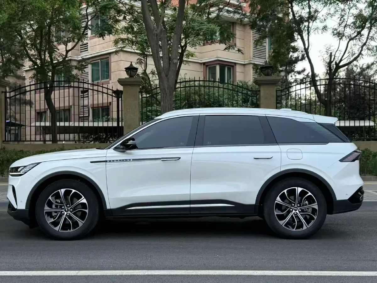 2023 Lincoln Nautilus 2.0T 261HP L4 8AT,autocango,china used car exporter,china ev exporter,chinese used car exporter,chinese used ev exporter