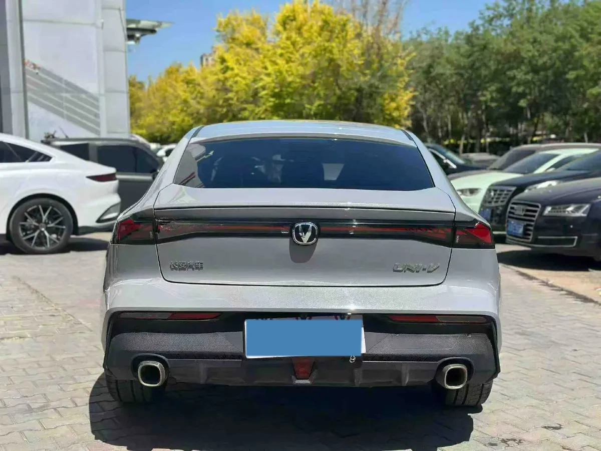 2023 ChangAn UNI-V 1.5T 188HP L4 7DCT,autocango,china used car exporter,china ev exporter,chinese used car exporter,chinese used ev exporter
