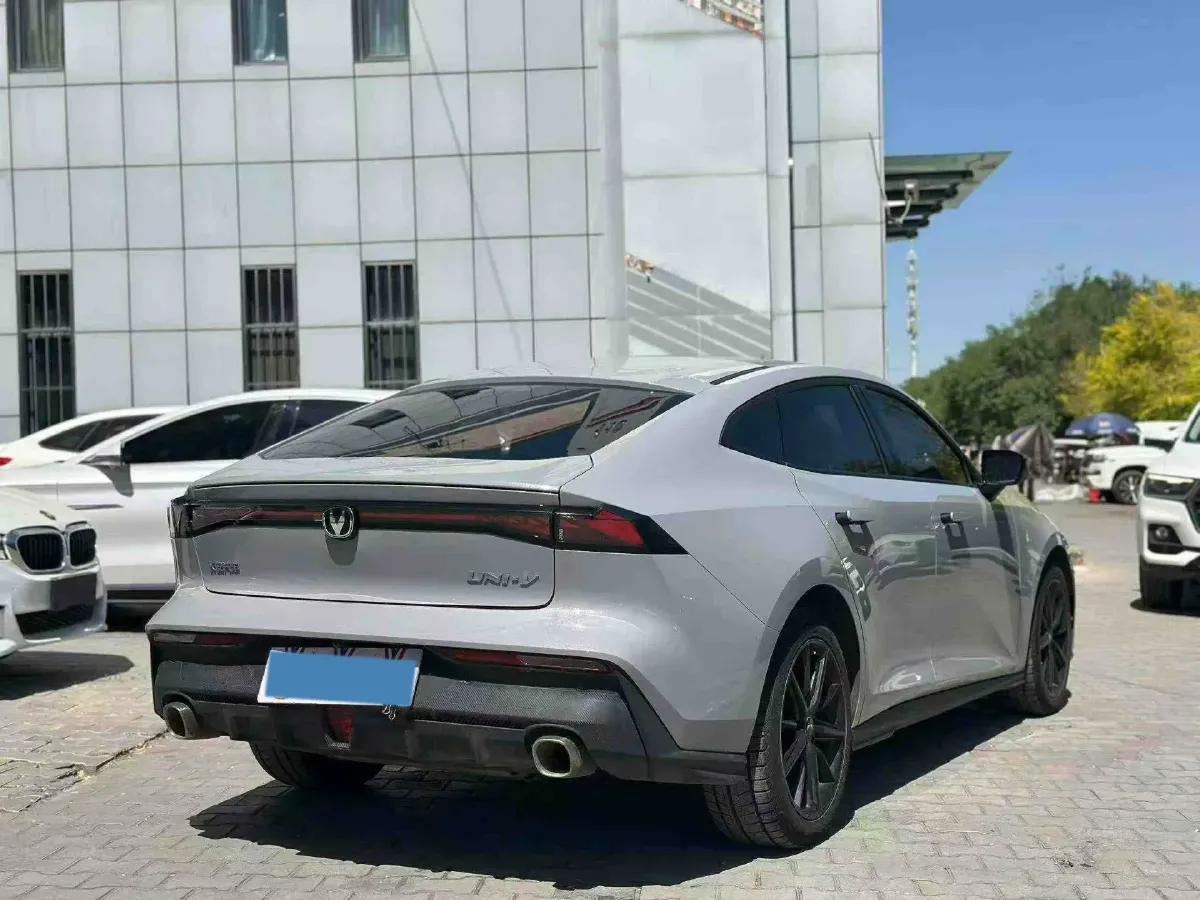 2023 ChangAn UNI-V 1.5T 188HP L4 7DCT,autocango,china used car exporter,china ev exporter,chinese used car exporter,chinese used ev exporter
