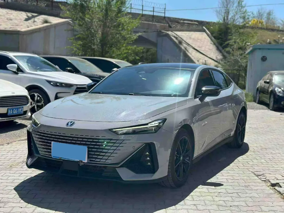 2023 ChangAn UNI-V 1.5T 188HP L4 7DCT,autocango,china used car exporter,china ev exporter,chinese used car exporter,chinese used ev exporter