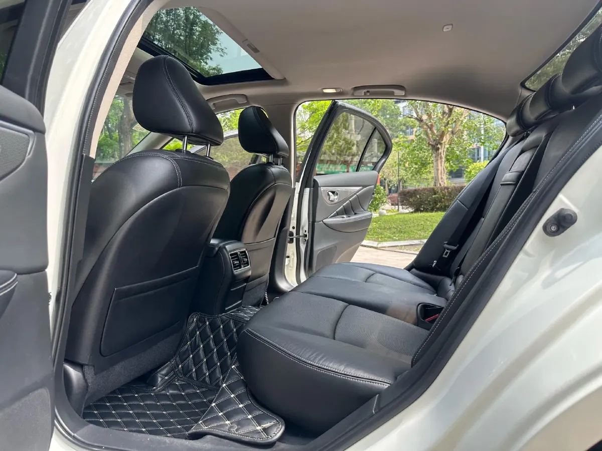 2018 Jeep Grand Commander 2.0T 265HP L4 9AT,autocango,china used car exporter,china ev exporter,chinese used car exporter,chinese used ev exporter