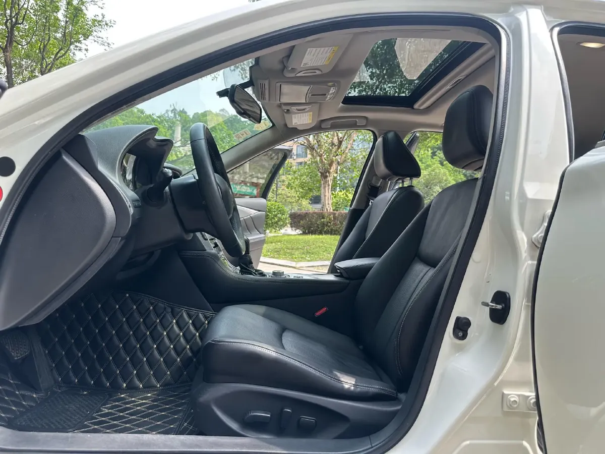 2018 Jeep Grand Commander 2.0T 265HP L4 9AT,autocango,china used car exporter,china ev exporter,chinese used car exporter,chinese used ev exporter