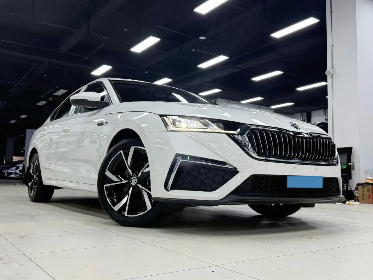 2022 Skoda Octavia 1.4T 150HP L4 7DCT,autocango,china used car exporter,china ev exporter,chinese used car exporter,chinese used ev exporter