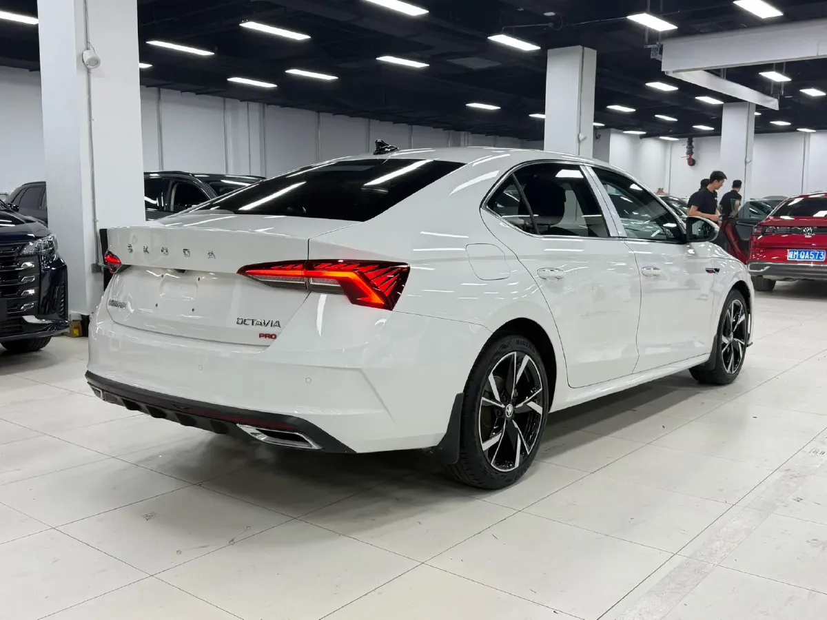 2022 Skoda Octavia 1.4T 150HP L4 7DCT,autocango,china used car exporter,china ev exporter,chinese used car exporter,chinese used ev exporter