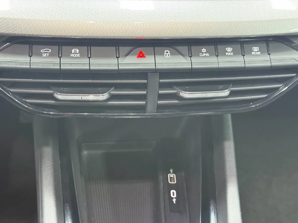 2022 Skoda Octavia 1.4T 150HP L4 7DCT,autocango,china used car exporter,china ev exporter,chinese used car exporter,chinese used ev exporter