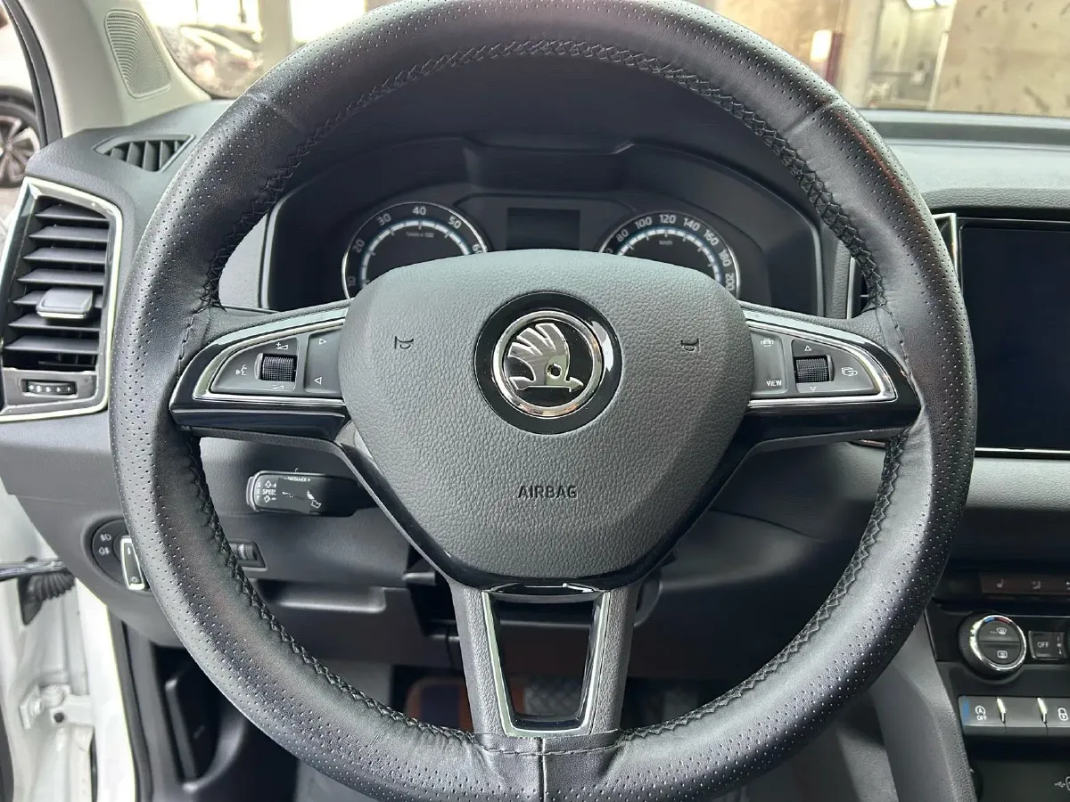 2021 Skoda Karoq 1.4T 150HP L4 7DCT,autocango,china used car exporter,china ev exporter,chinese used car exporter,chinese used ev exporter