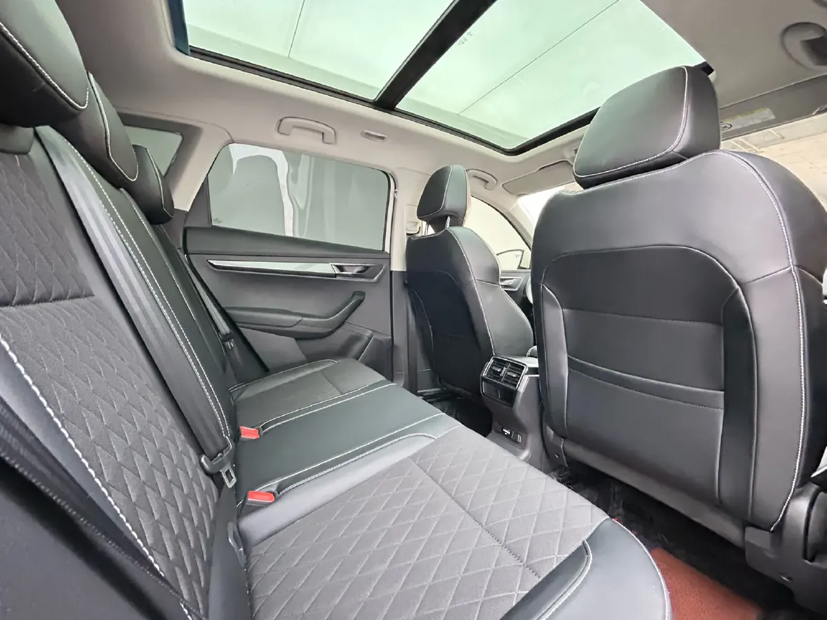 2021 Skoda Karoq 1.4T 150HP L4 7DCT,autocango,china used car exporter,china ev exporter,chinese used car exporter,chinese used ev exporter
