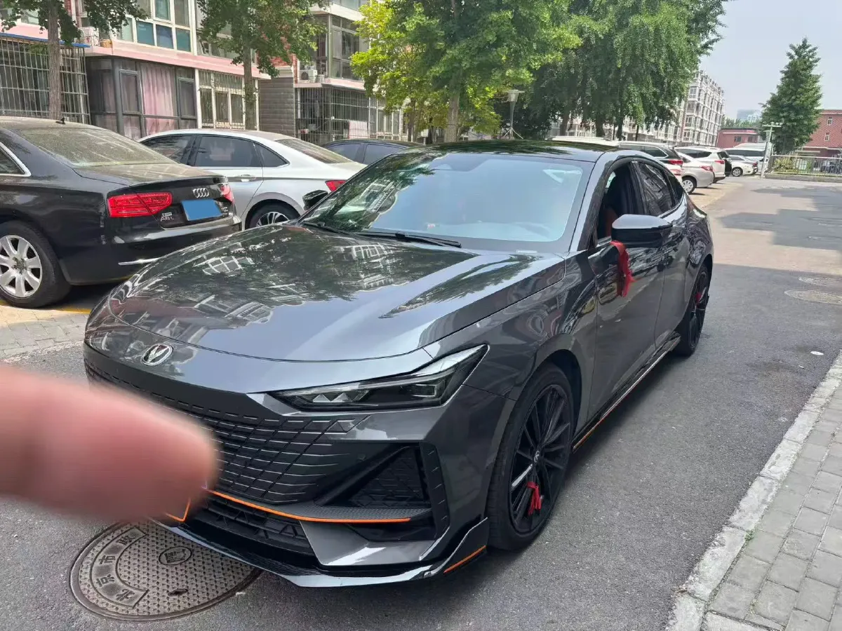 2023 ChangAn UNI-V 1.5T 188HP L4 7DCT,autocango,china used car exporter,china ev exporter,chinese used car exporter,chinese used ev exporter