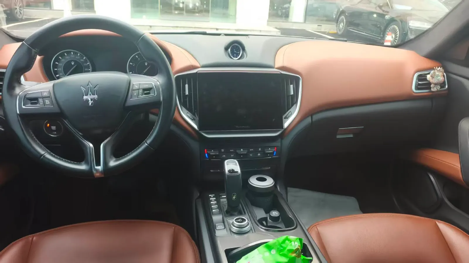 2021 Maserati Ghibli 2.0T 330HP L4 8AT,autocango,china used car exporter,china ev exporter,chinese used car exporter,chinese used ev exporter