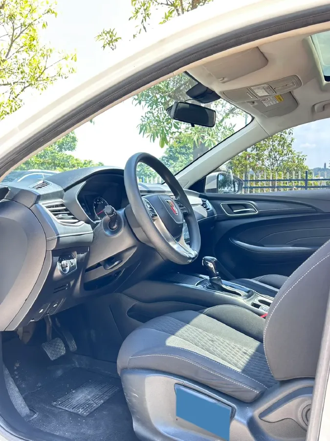 2020 Roewe i5 1.5L 120HP L4 CVT,autocango,china used car exporter,china ev exporter,chinese used car exporter,chinese used ev exporter