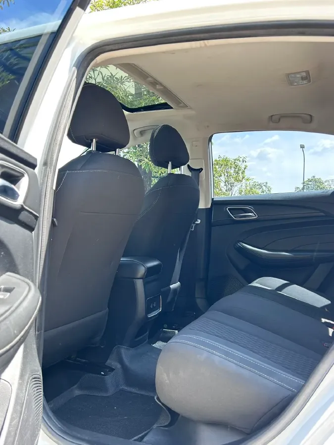 2020 Roewe i5 1.5L 120HP L4 CVT,autocango,china used car exporter,china ev exporter,chinese used car exporter,chinese used ev exporter