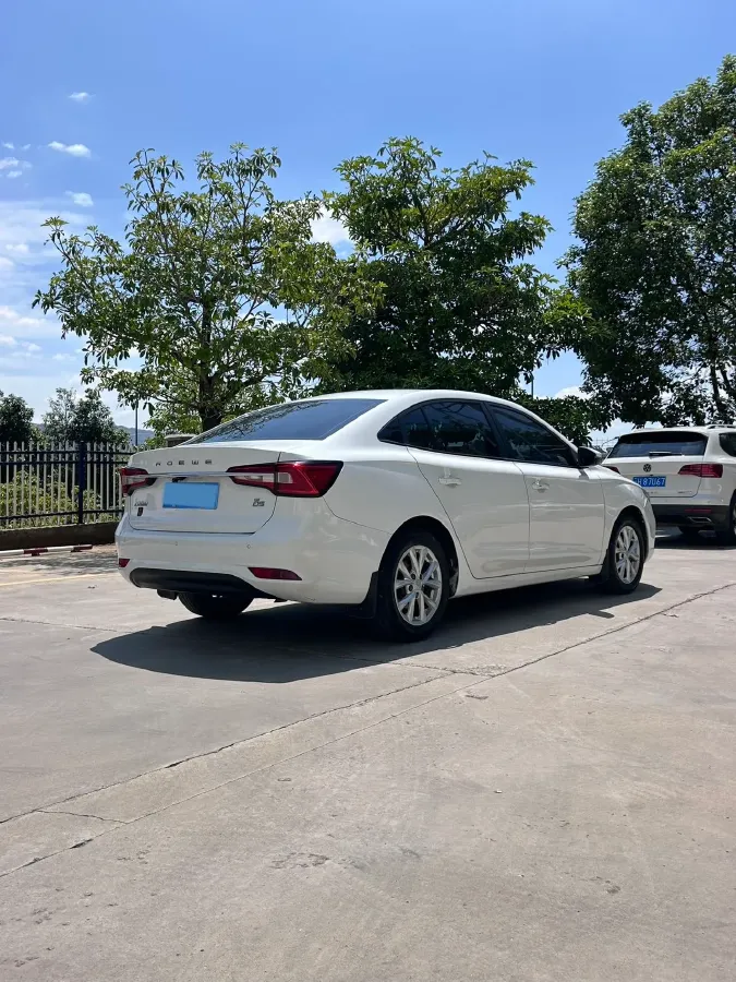 2020 Roewe i5 1.5L 120HP L4 CVT,autocango,china used car exporter,china ev exporter,chinese used car exporter,chinese used ev exporter