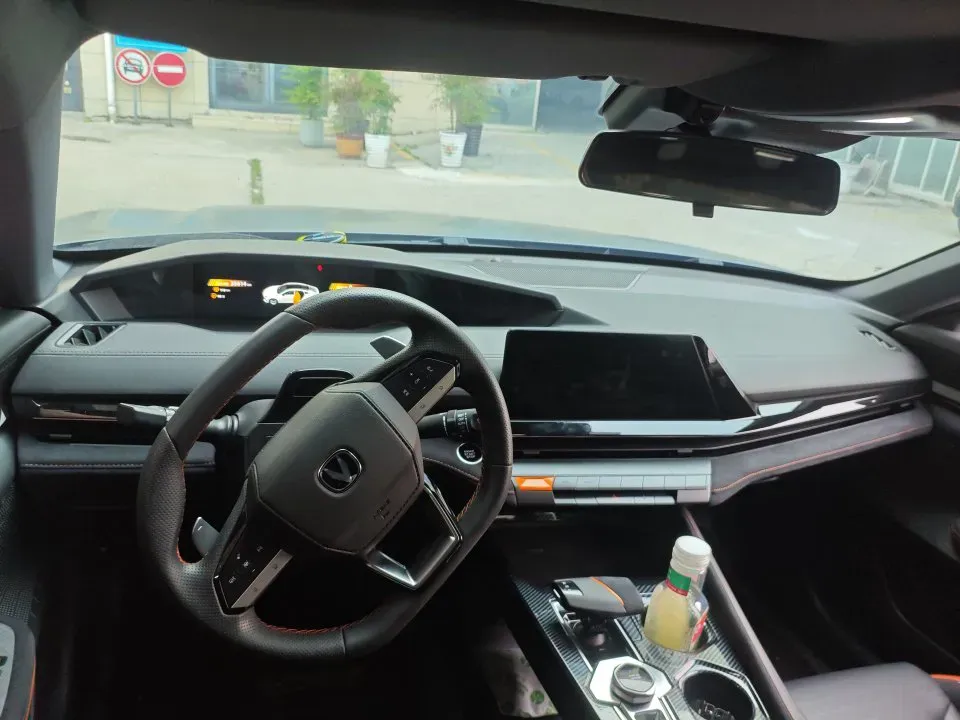 2022 ChangAn UNI-V 2.0T 233HP L4 8AT,autocango,china used car exporter,china ev exporter,chinese used car exporter,chinese used ev exporter