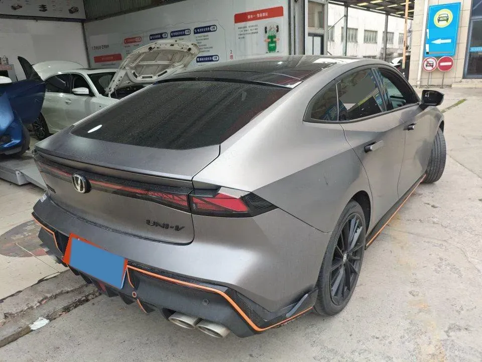 2022 ChangAn UNI-V 2.0T 233HP L4 8AT,autocango,china used car exporter,china ev exporter,chinese used car exporter,chinese used ev exporter