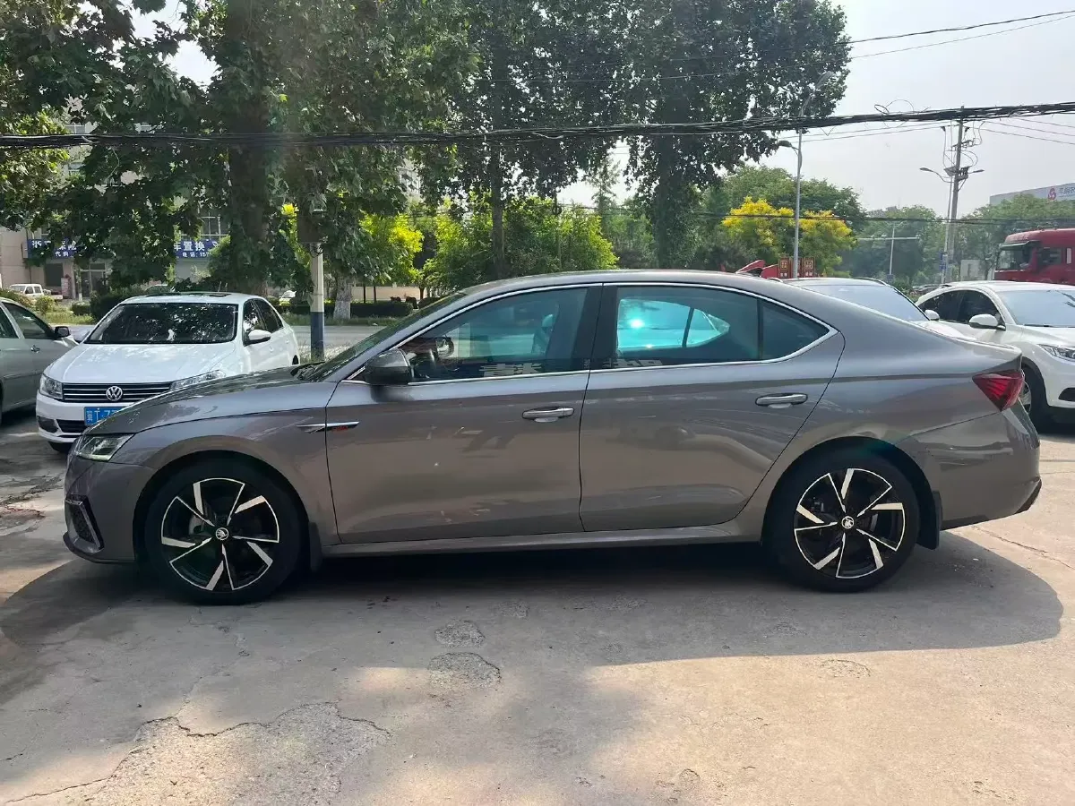 2021 Skoda Octavia 1.4T 150HP L4 7DCT,autocango,china used car exporter,china ev exporter,chinese used car exporter,chinese used ev exporter