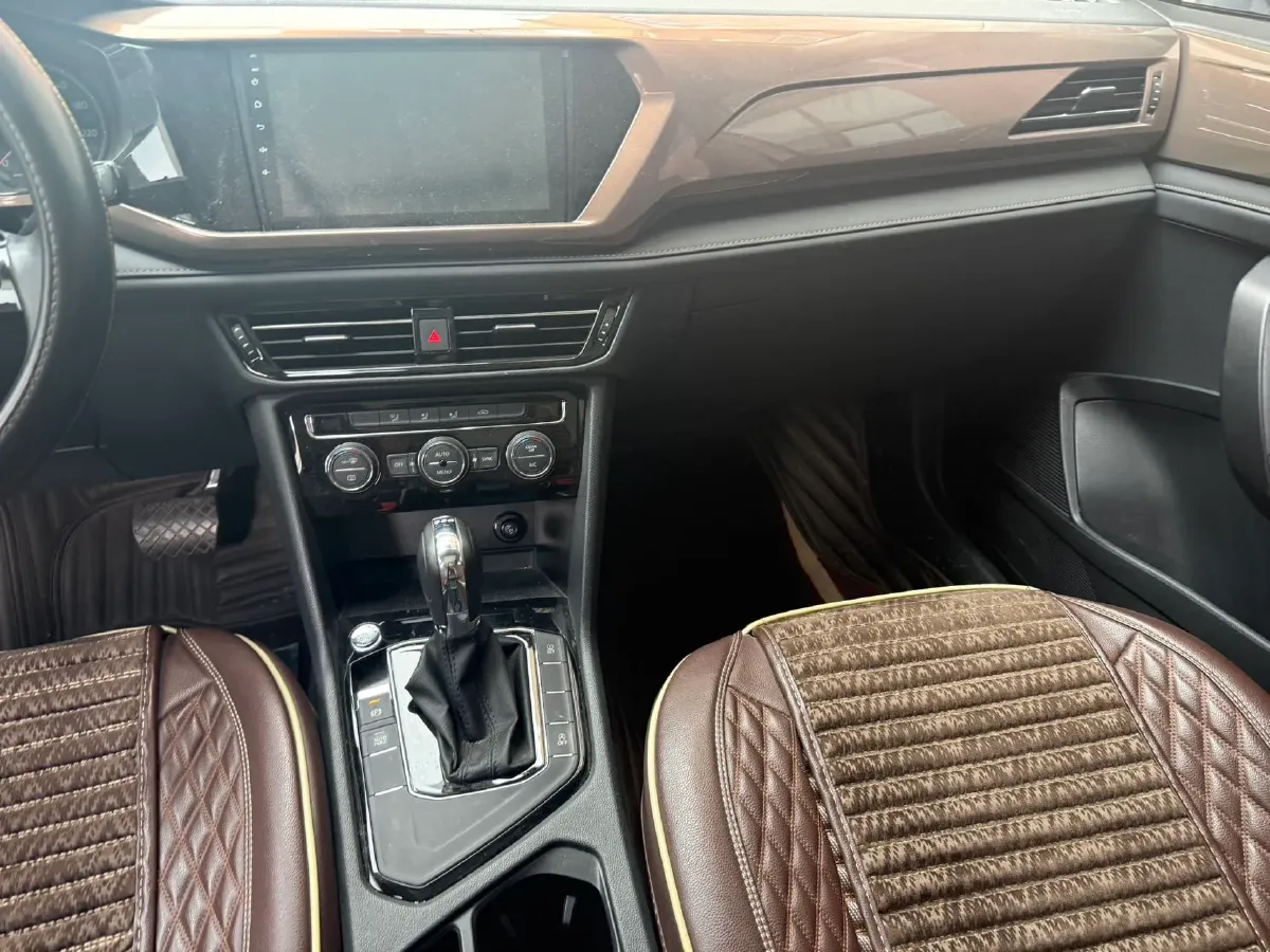 2019 MINI MINI 1.5T 102HP L3 7DCT,autocango,china used car exporter,china ev exporter,chinese used car exporter,chinese used ev exporter