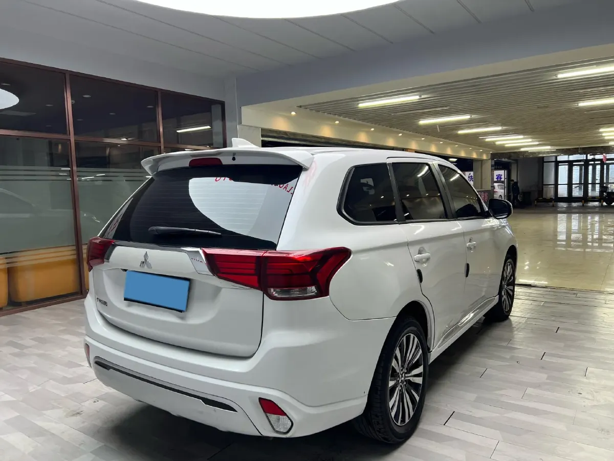 2021 Mitsubishi Outlander 2.0L 166HP L4 CVT,autocango,china used car exporter,china ev exporter,chinese used car exporter,chinese used ev exporter