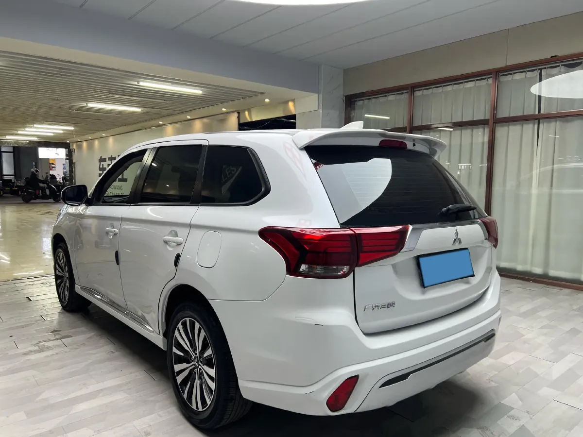 2021 Mitsubishi Outlander 2.0L 166HP L4 CVT,autocango,china used car exporter,china ev exporter,chinese used car exporter,chinese used ev exporter