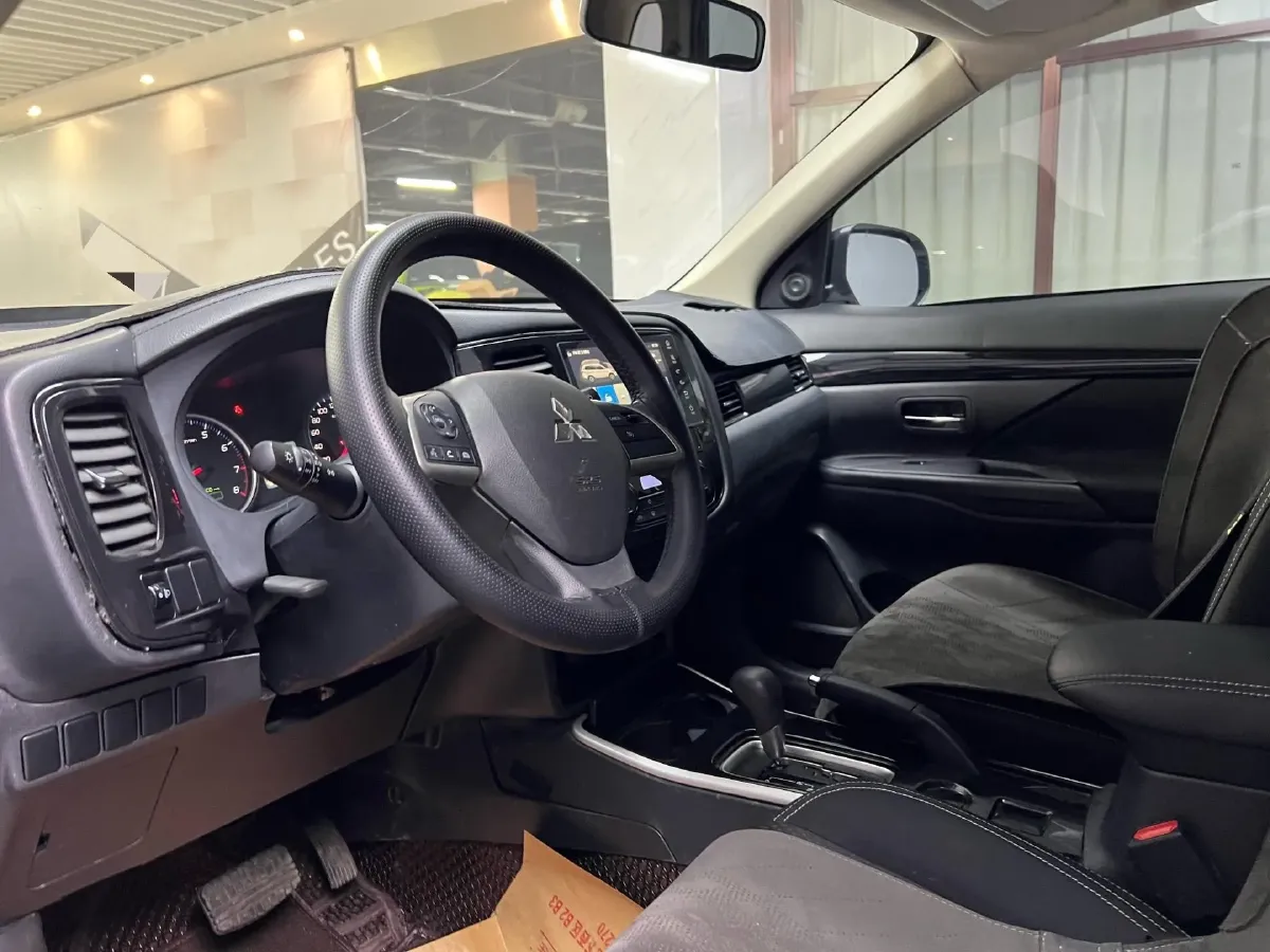 2021 Mitsubishi Outlander 2.0L 166HP L4 CVT,autocango,china used car exporter,china ev exporter,chinese used car exporter,chinese used ev exporter