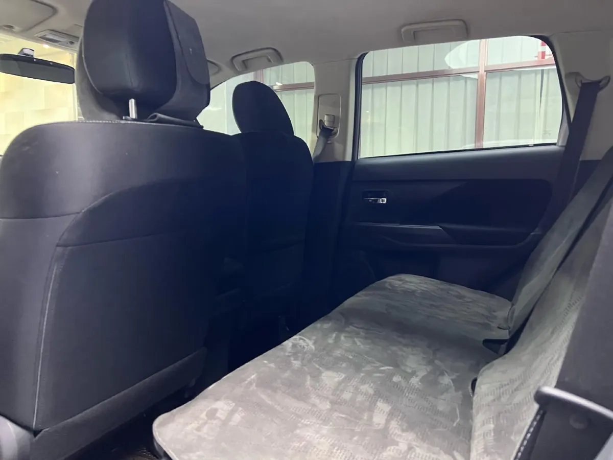 2021 Mitsubishi Outlander 2.0L 166HP L4 CVT,autocango,china used car exporter,china ev exporter,chinese used car exporter,chinese used ev exporter