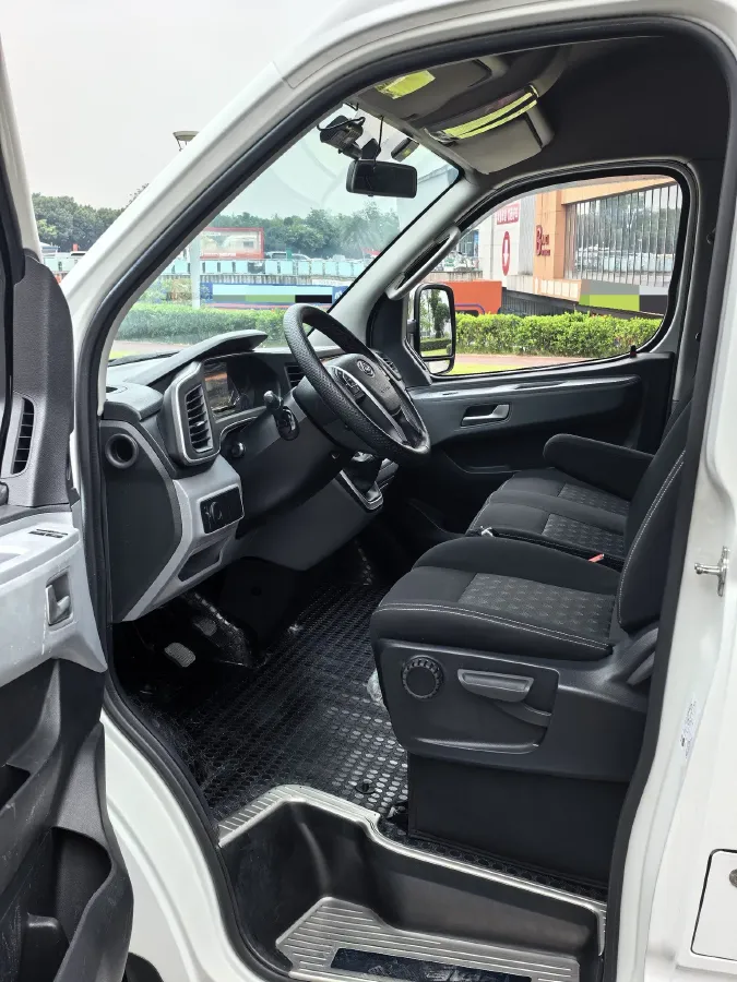 2021 MAXUS XinTu V80 2.0T 139HP L4 6MT,autocango,china used car exporter,china ev exporter,chinese used car exporter,chinese used ev exporter