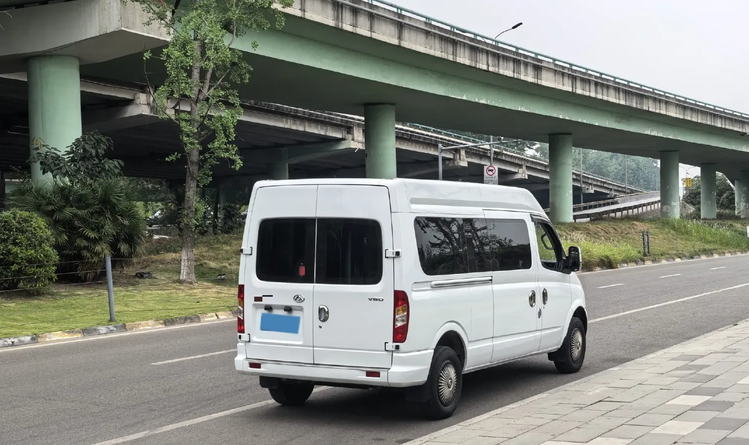 2021 MAXUS XinTu V80 2.0T 139HP L4 6MT,autocango,china used car exporter,china ev exporter,chinese used car exporter,chinese used ev exporter