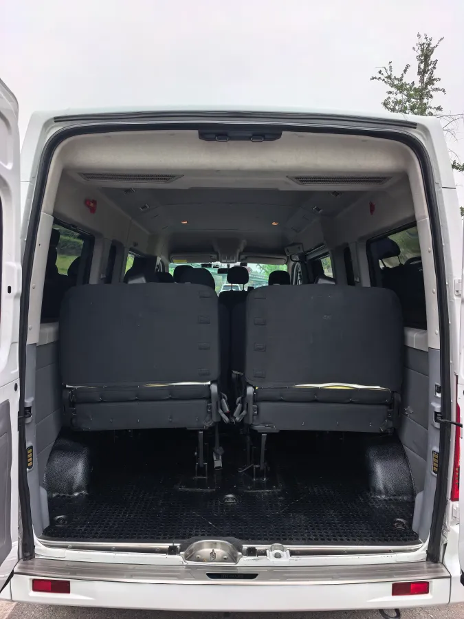 2021 MAXUS XinTu V80 2.0T 139HP L4 6MT,autocango,china used car exporter,china ev exporter,chinese used car exporter,chinese used ev exporter