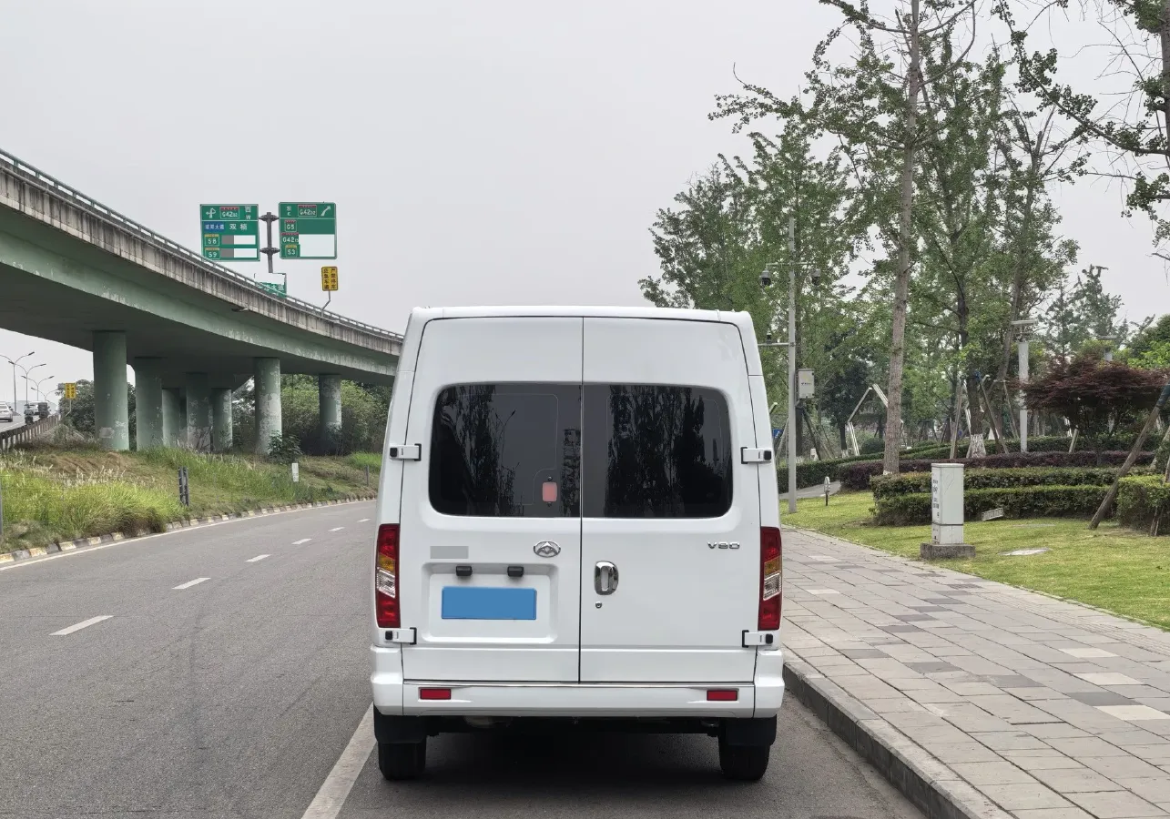 2021 MAXUS XinTu V80 2.0T 139HP L4 6MT,autocango,china used car exporter,china ev exporter,chinese used car exporter,chinese used ev exporter