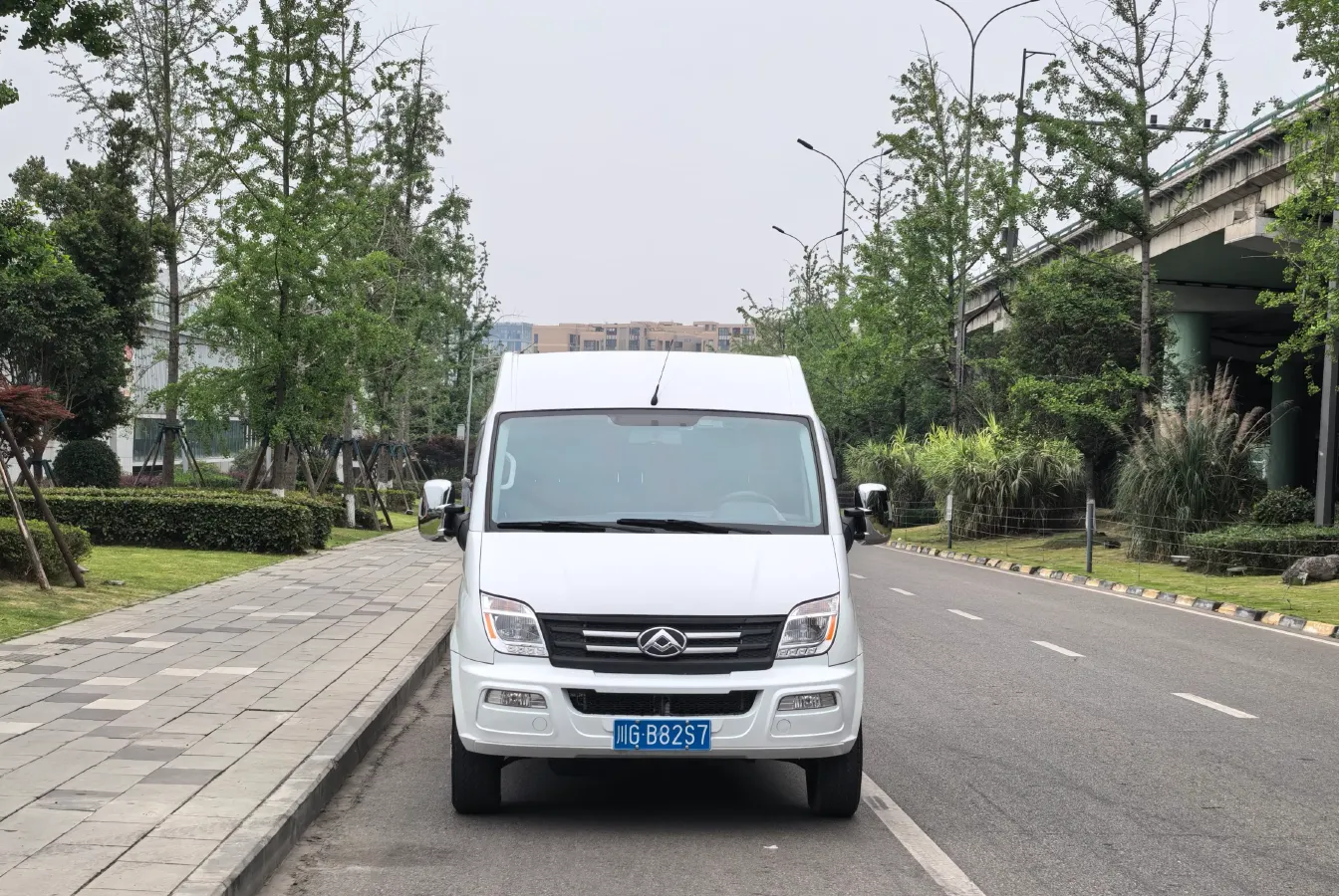 2021 MAXUS XinTu V80 2.0T 139HP L4 6MT,autocango,china used car exporter,china ev exporter,chinese used car exporter,chinese used ev exporter