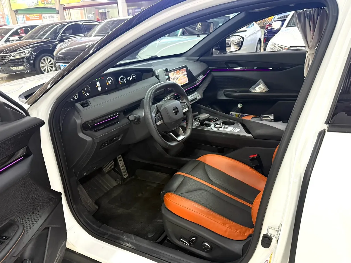 2024 ChangAn UNI-V 1.5T 188HP L4 7DCT,autocango,china used car exporter,china ev exporter,chinese used car exporter,chinese used ev exporter